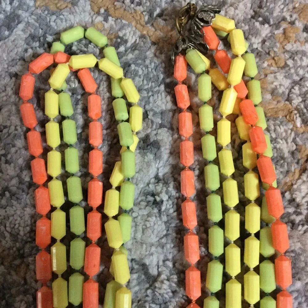 VINTAGE 3 STRAND NEON BEAD NECKLACE! EUC!